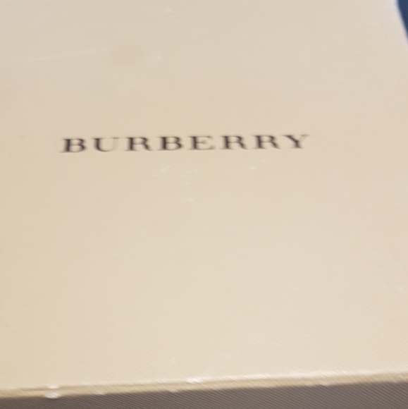 Burberry 18k gold plated charm bracelet. - Picture 5 of 12